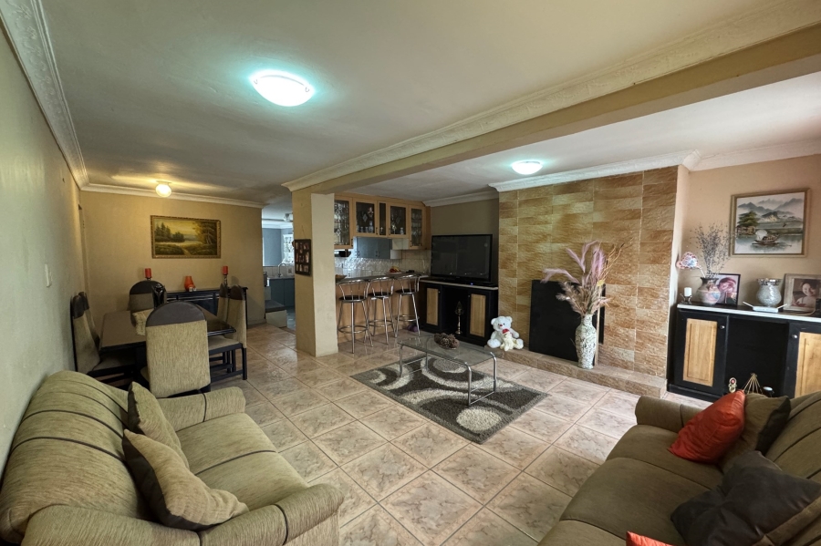 4 Bedroom Property for Sale in Malibu Village Western Cape
